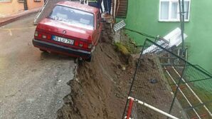 istinat duvari coktu sokak trafige kapatildi yKWl65bw