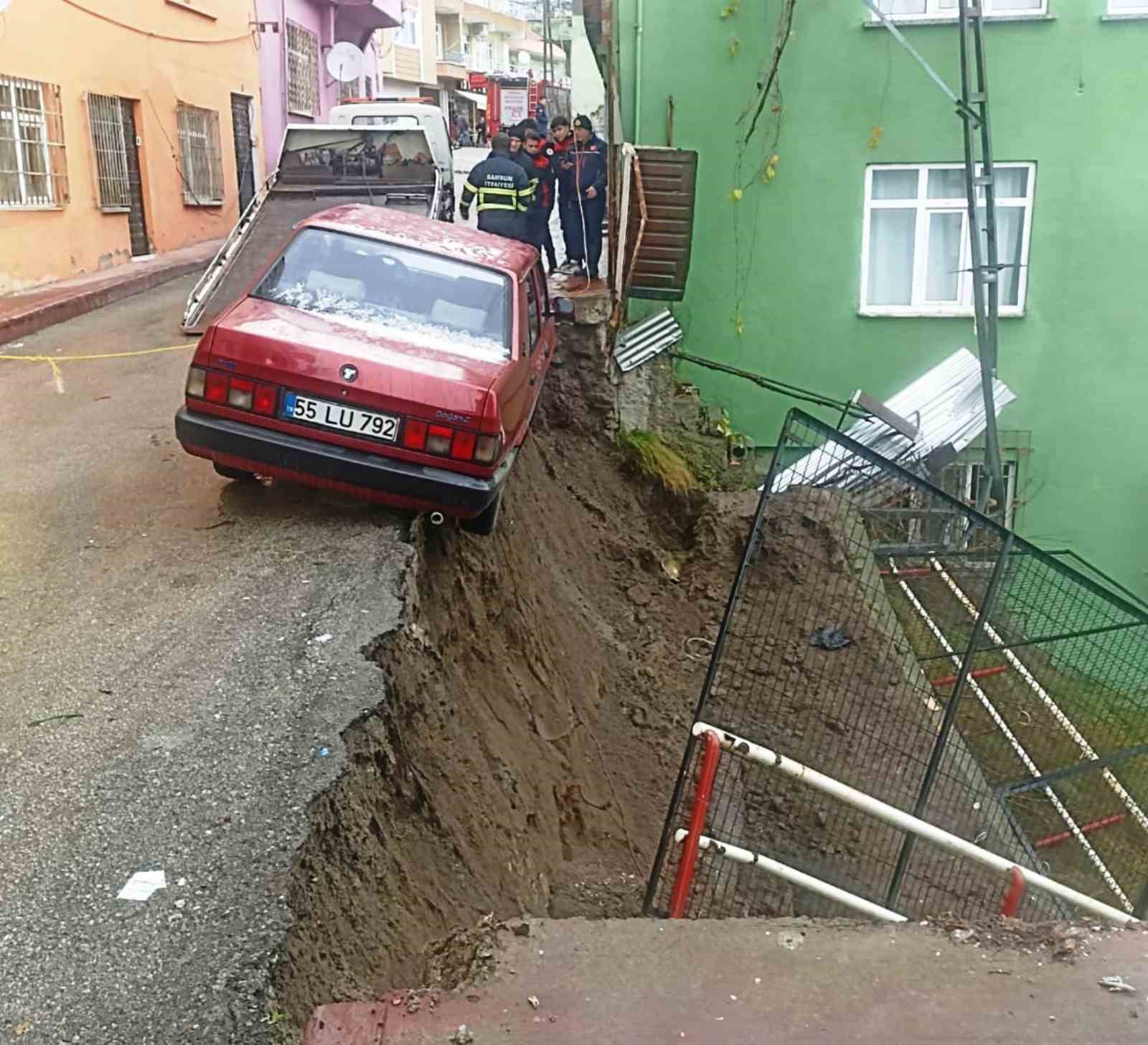 istinat duvari coktu sokak trafige kapatildi yKWl65bw