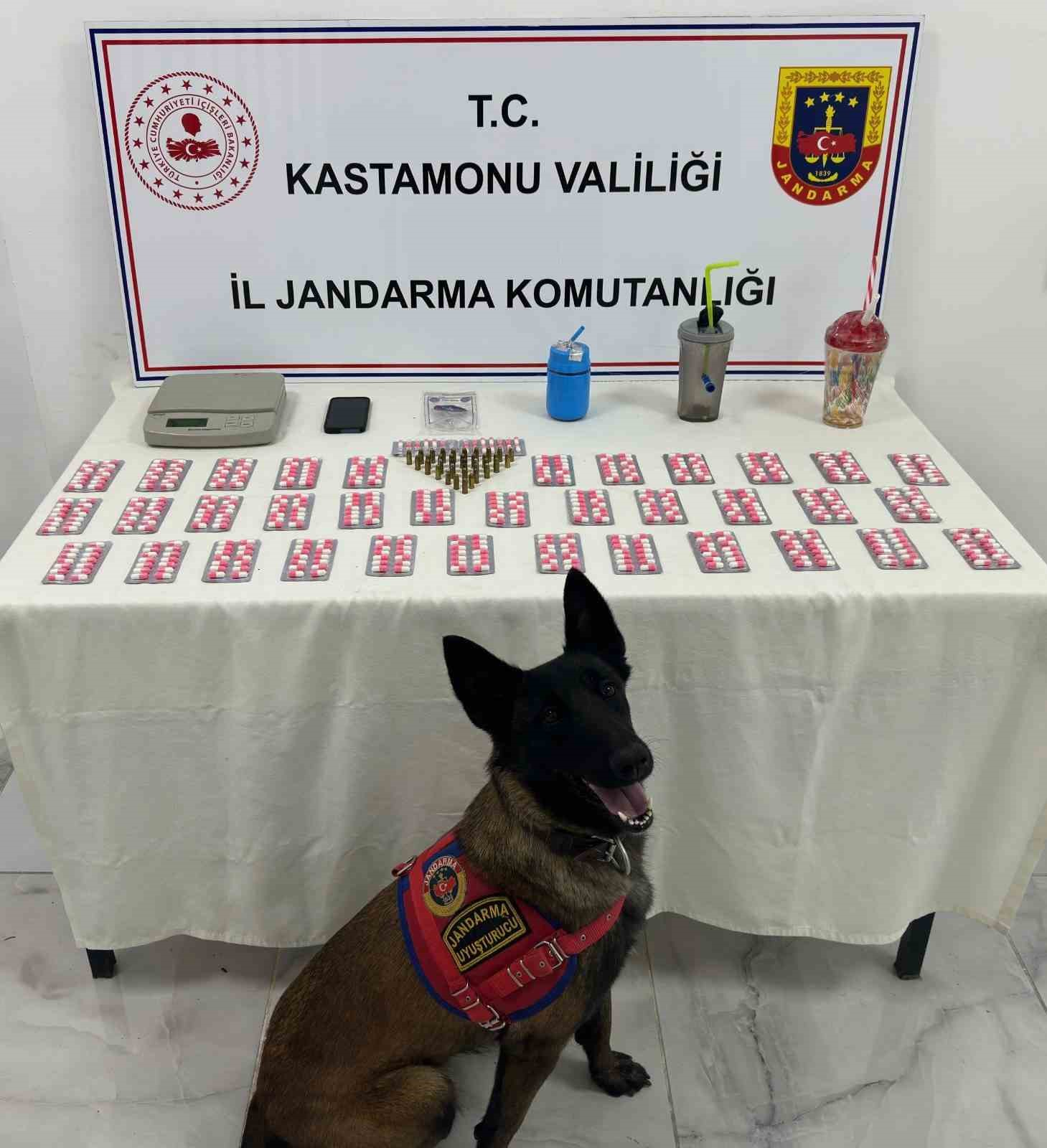 jandarmadan 9 ayri adrese es zamanli uyusturucu operasyonu Asbqtm1Z