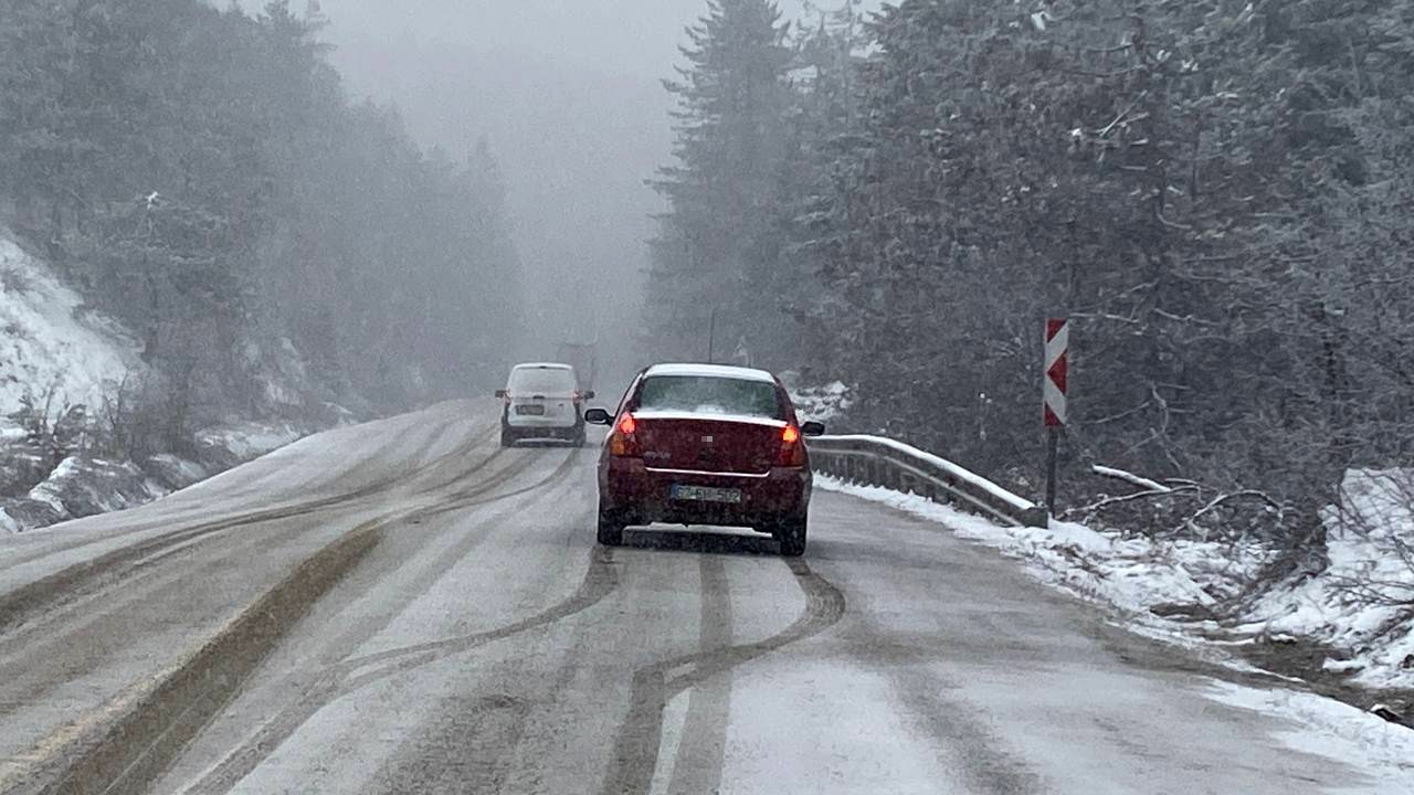 karabukun yuksek kesimlerinde kar yagisi suruyor XrzPk5mH