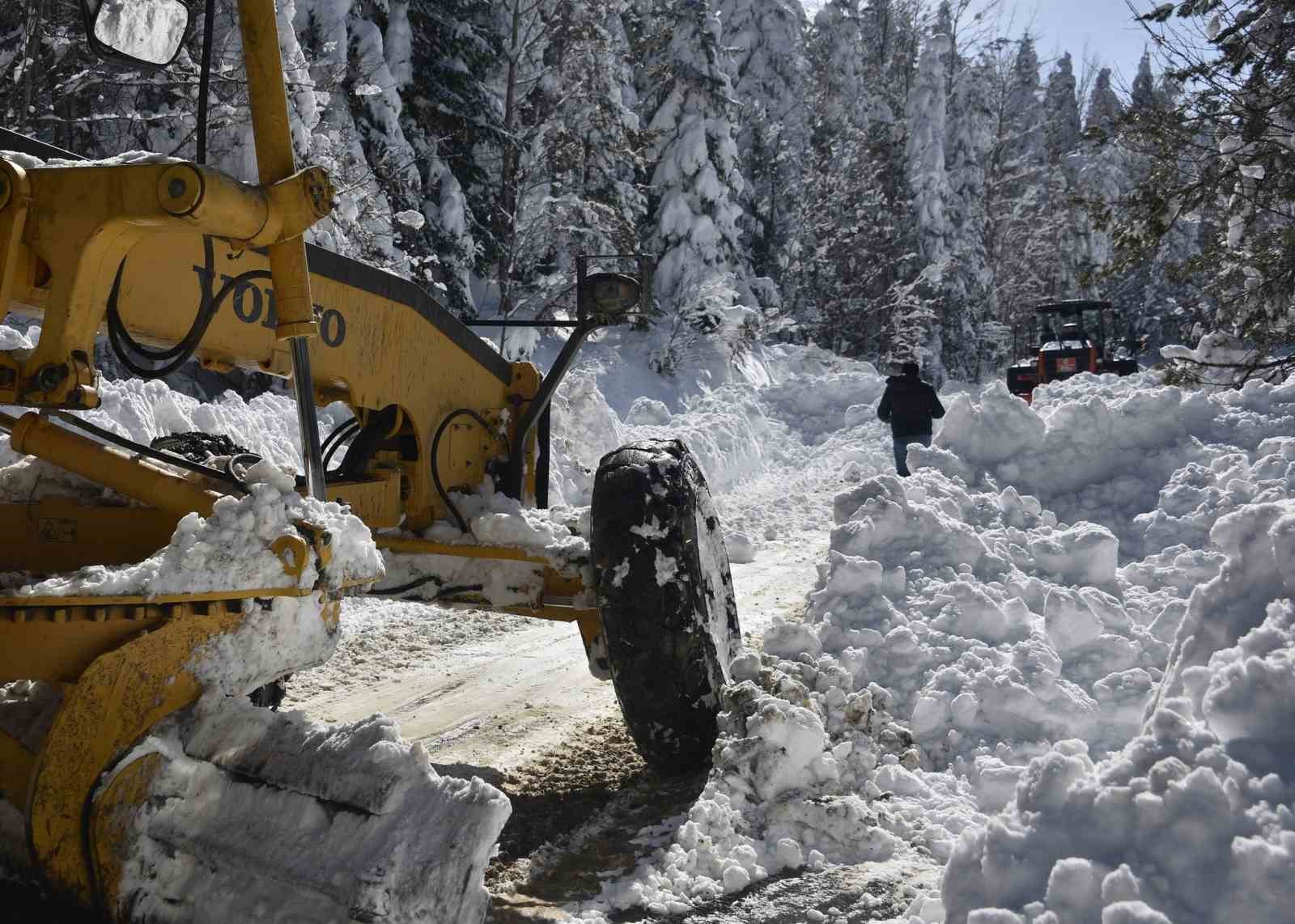 kastamonuda 206 koyun yolu kar yagisi sebebiyle ulasima kapandi q2pfrUWw