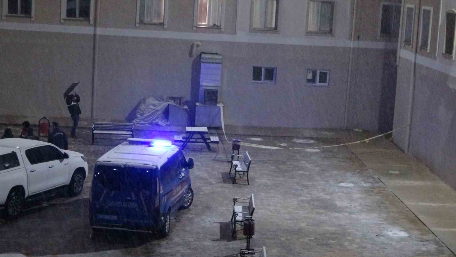 kastamonuda 8inci kattan dusen genc hayatini kaybetti XAaaMR2I