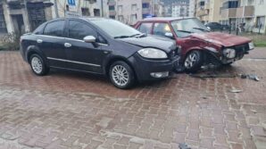 kastamonuda iki otomobil carpisti suruculer burnu bile kanamadan kurtuldu JCfUpJjg