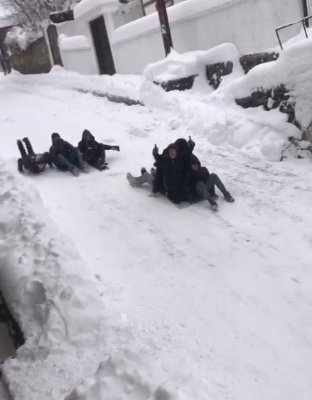 kastamonuda vatandaslar karin tadini kizaklarla cikardi jLnHbM9p