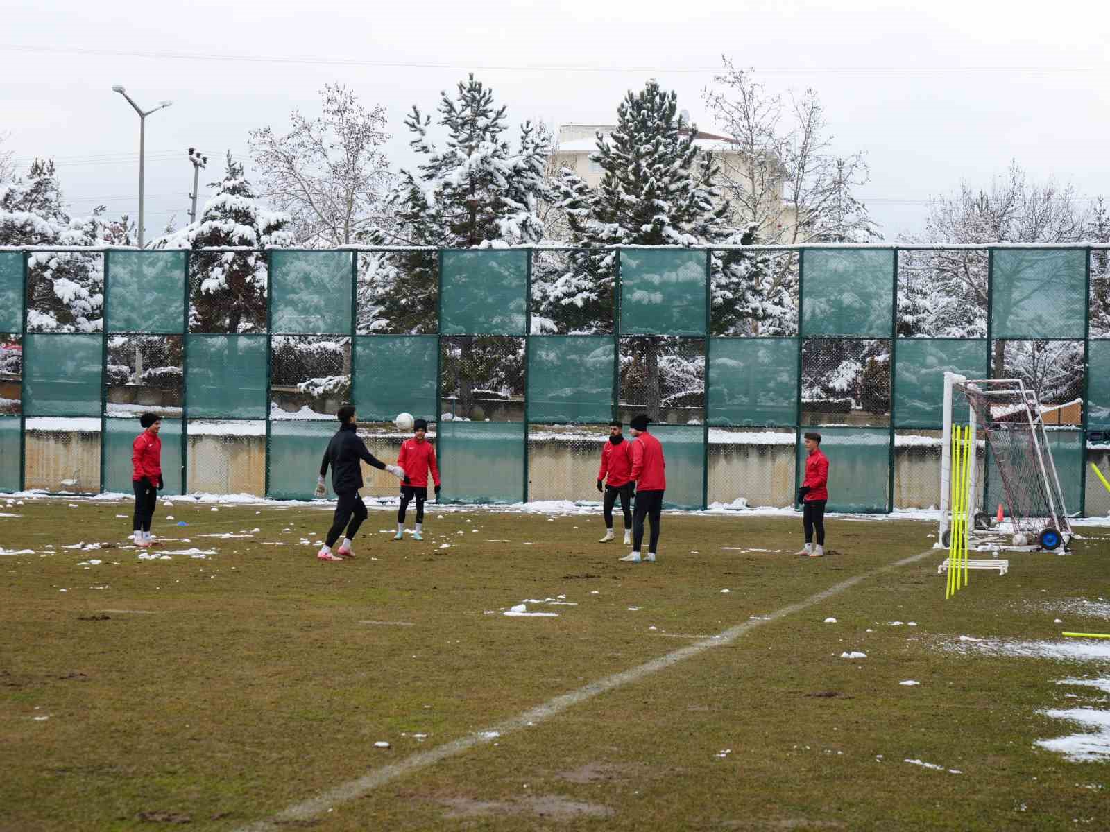 kastamonusporda takimin basina gecen ergin keles ilk antrenmanina cikti d6tZdqag