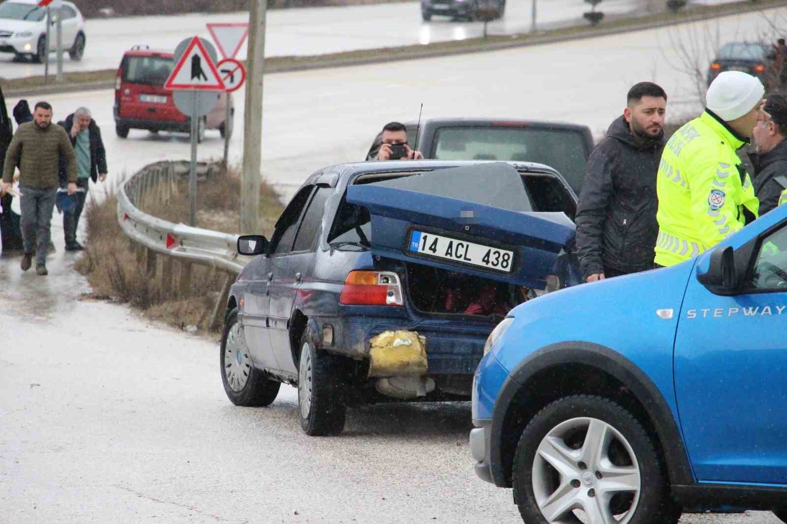kazazedeye yardim etmek istedi kendisi de kazaya karisti IwgmS4lP