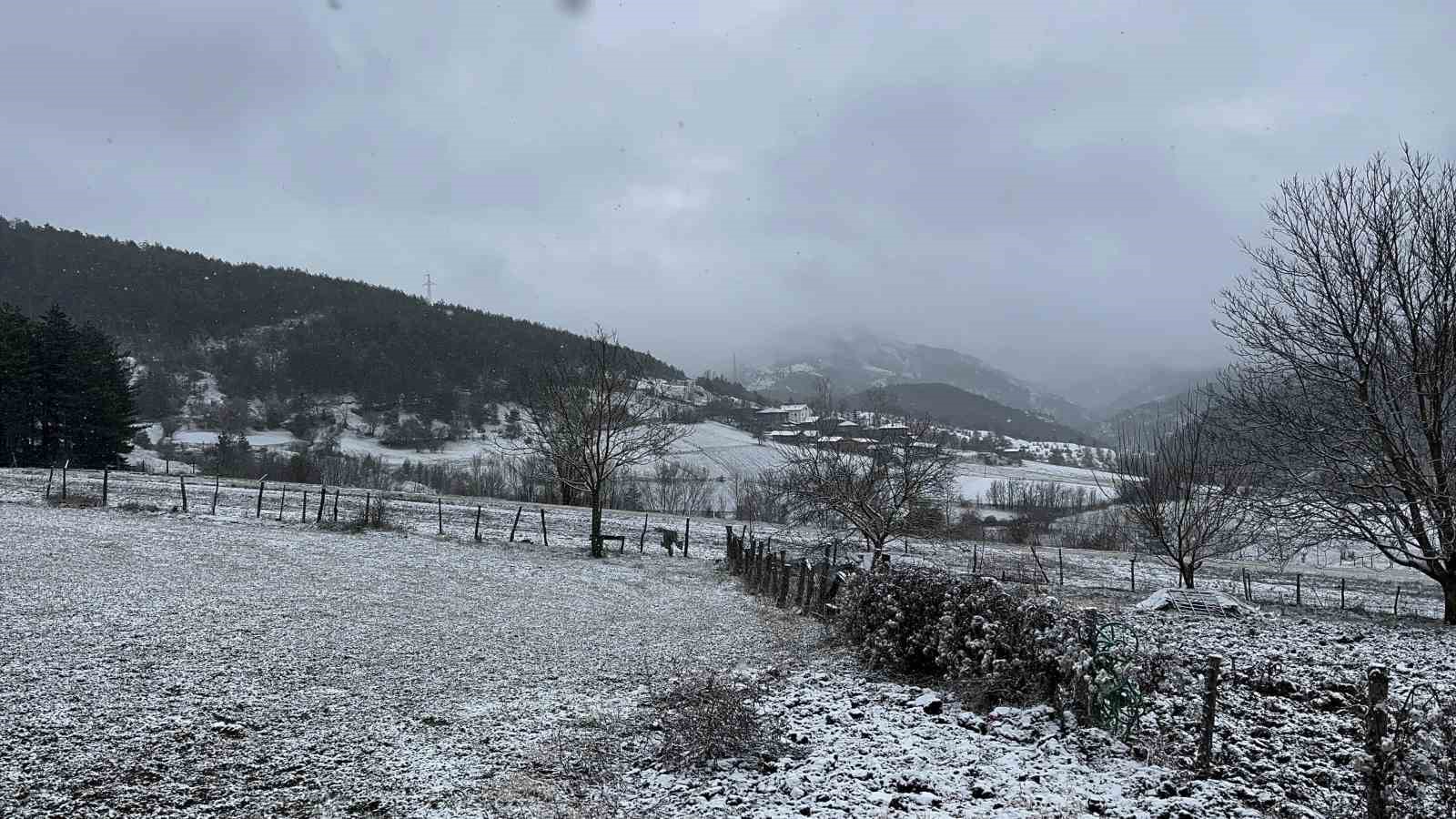 meteoroloji uyarmisti beklenen kar yagisi kastamonuda basladi lA9RzEBO