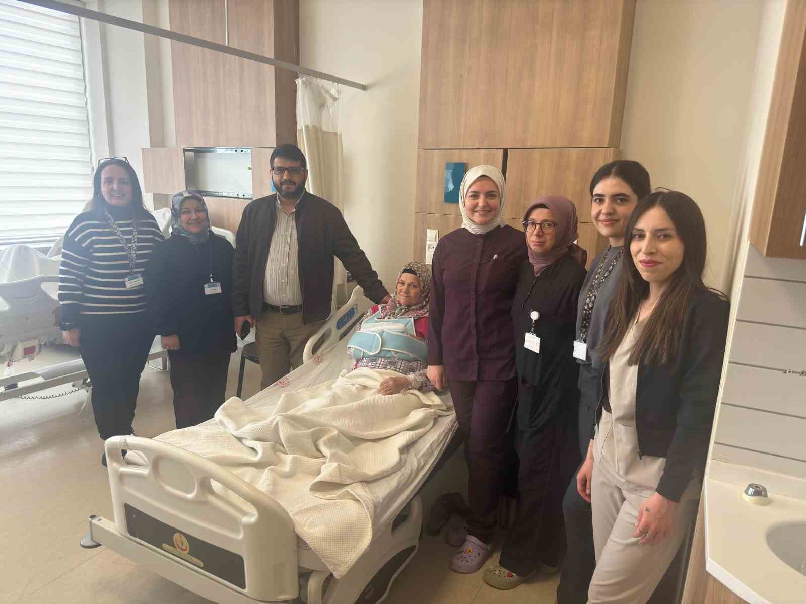 odun toplarken dusen ve omuzu cikan hasta kapali yontemle ameliyat edildi