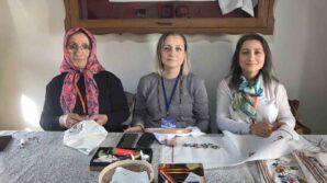 ogrencileri arasinda annesi ve ablasi da bulunuyor l7eLZbC5