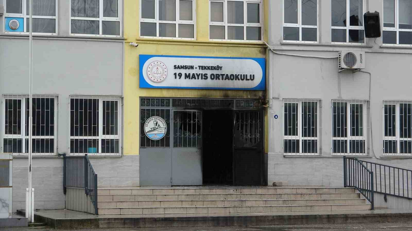 okulda yangin cikti egitime 1 gun ara verildi Wqq5CZDM