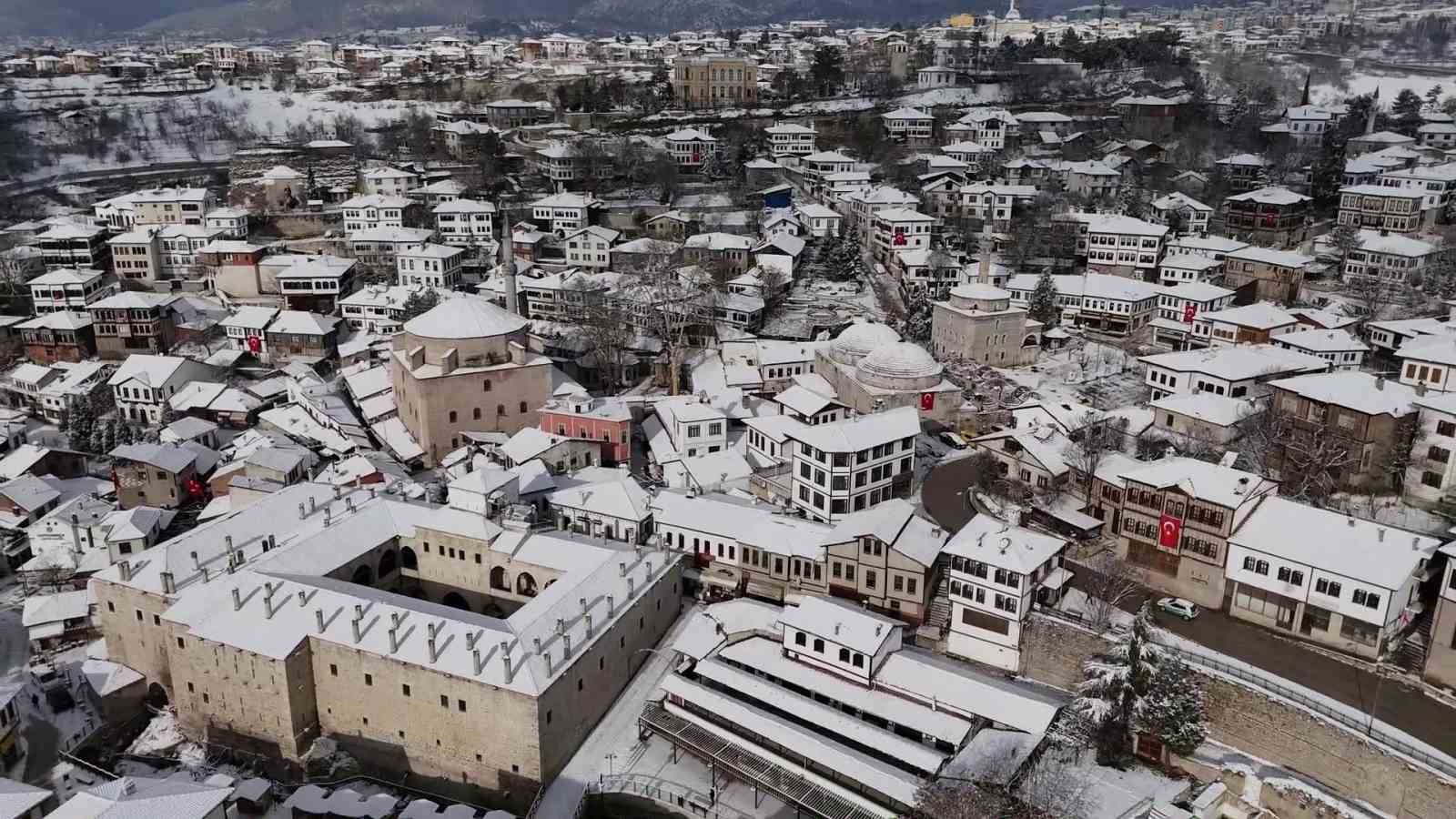 osmanli doneminden kalma han hamam cami cesme ve konaklarda essiz kar manzaralari iPJrsQAR