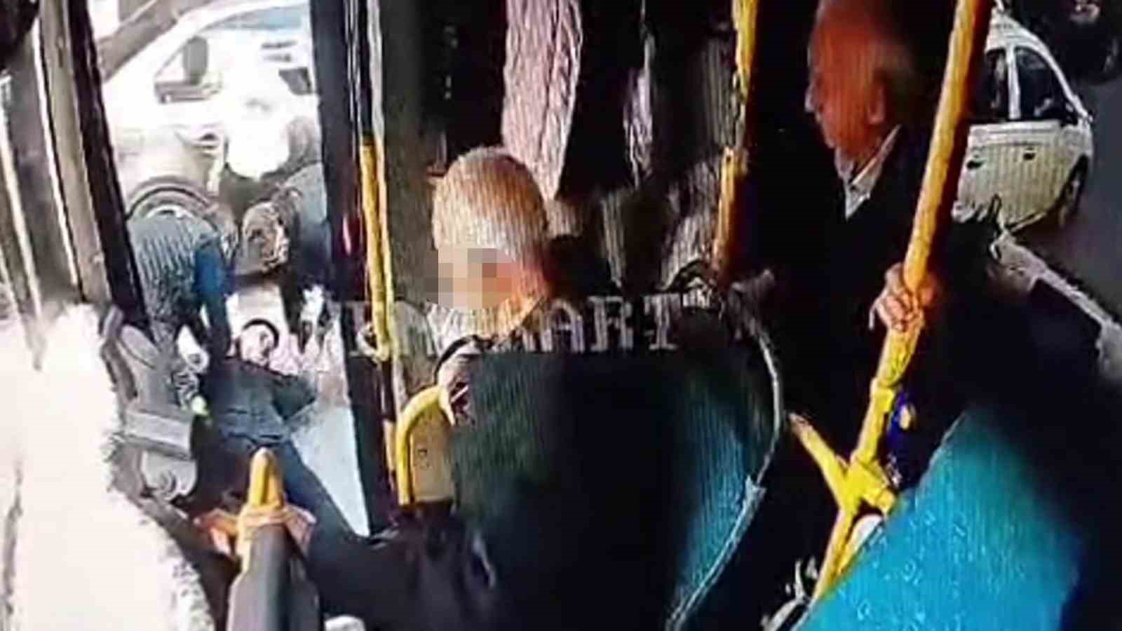 otobuste bayginlik geciren cocuk kapi acilinca yola dustu 1NGAU1JE