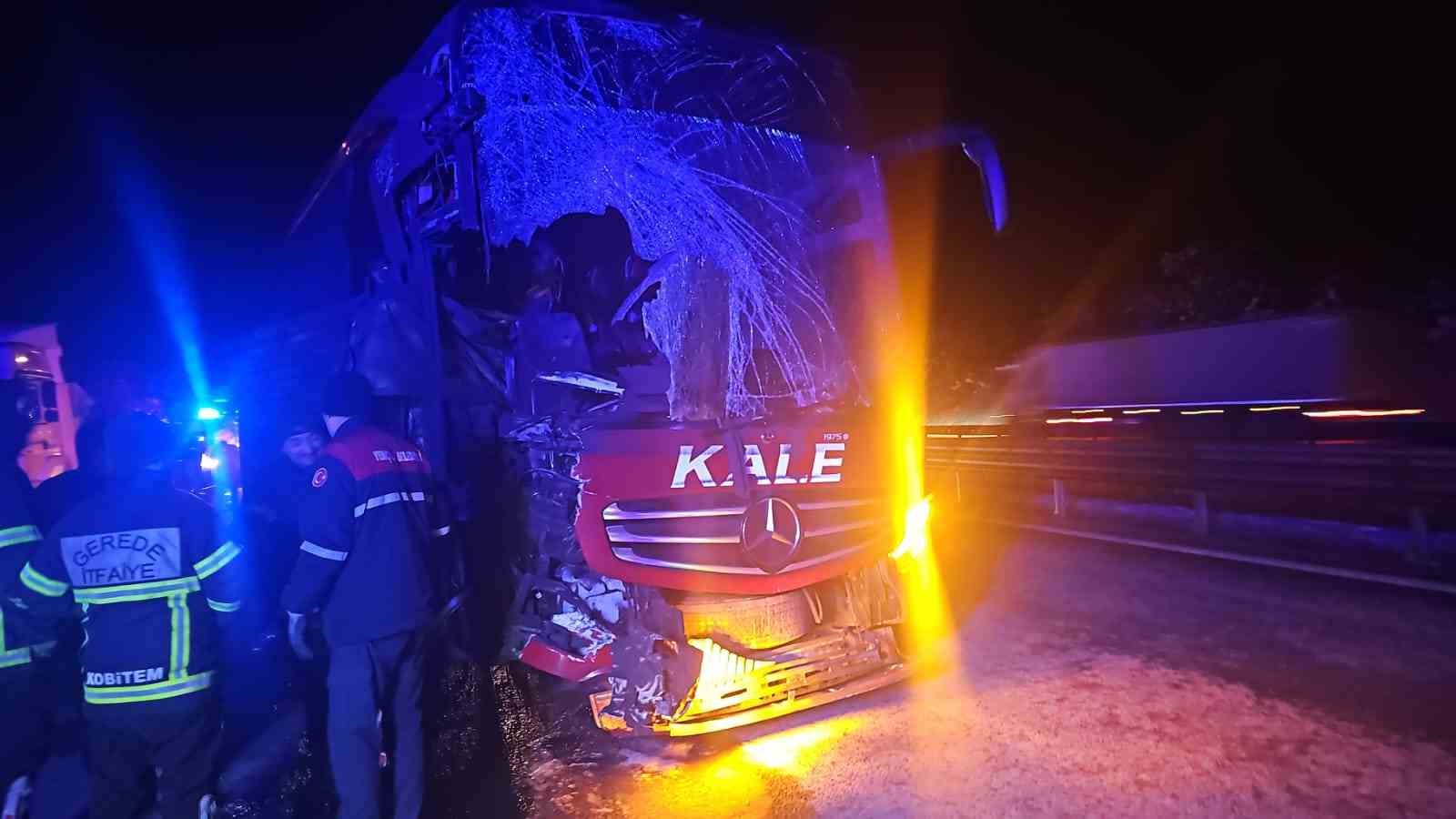 otoyolda yolcu otobusu tira carpti 6 yarali Ovu96cmK