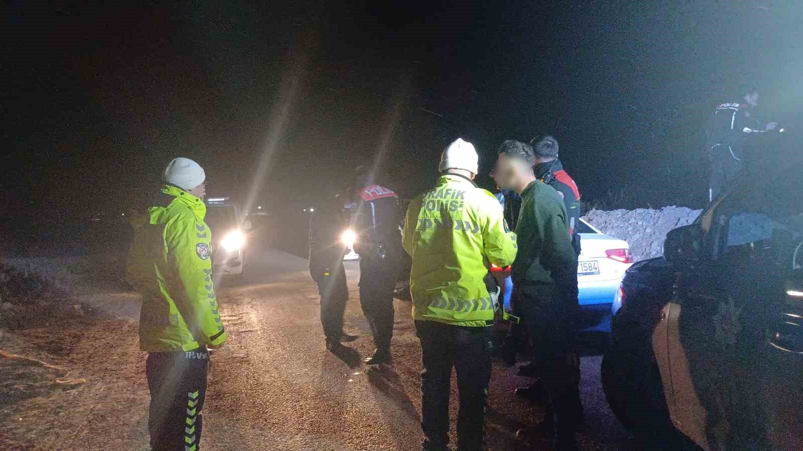 polisten kacti aracindan 30 adet sentetik ecza hapi cikti gyb1m7F6