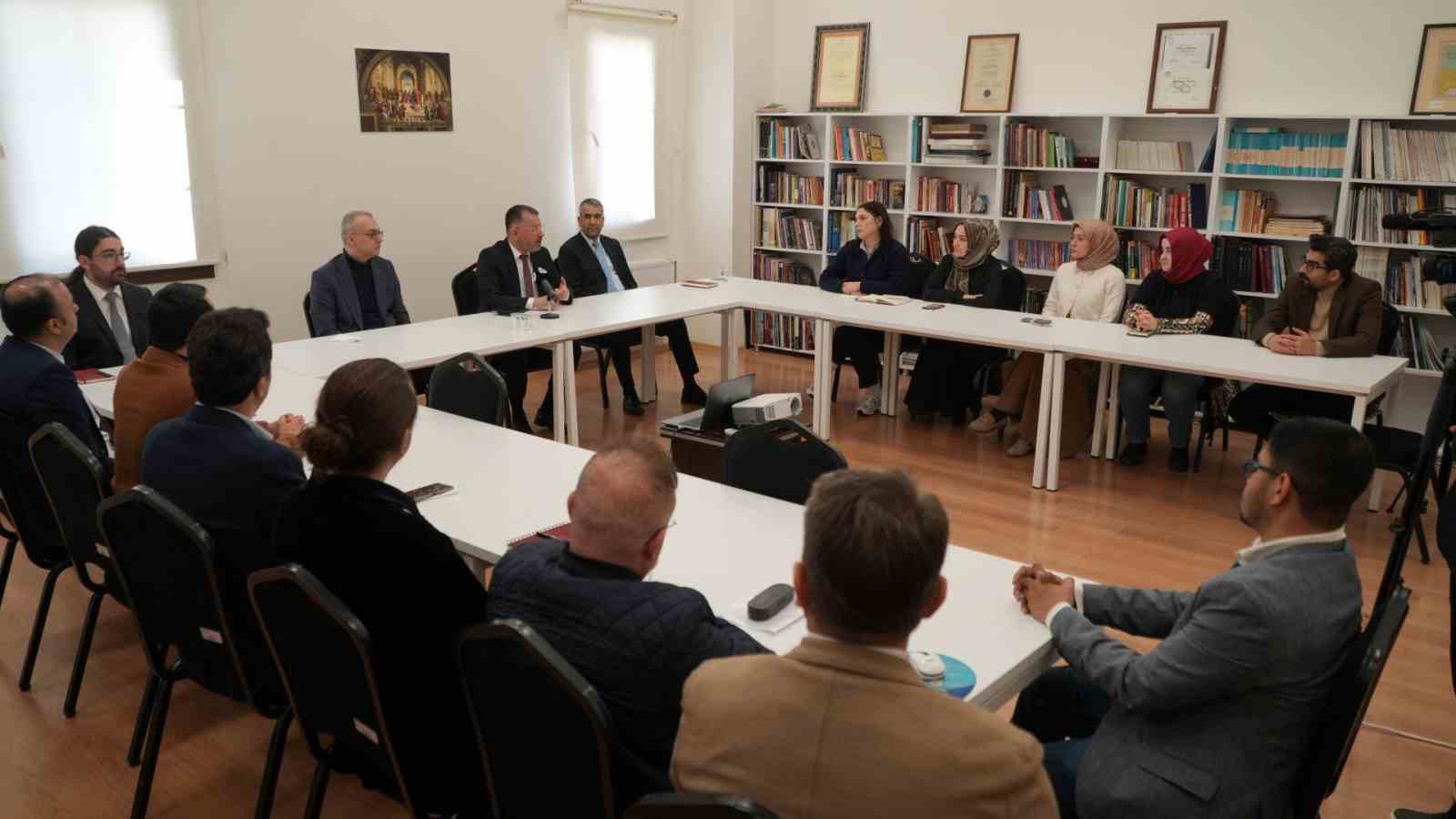 rektor kirisik iletisim alaninda en iyiler arasindayiz j2WLQtqF
