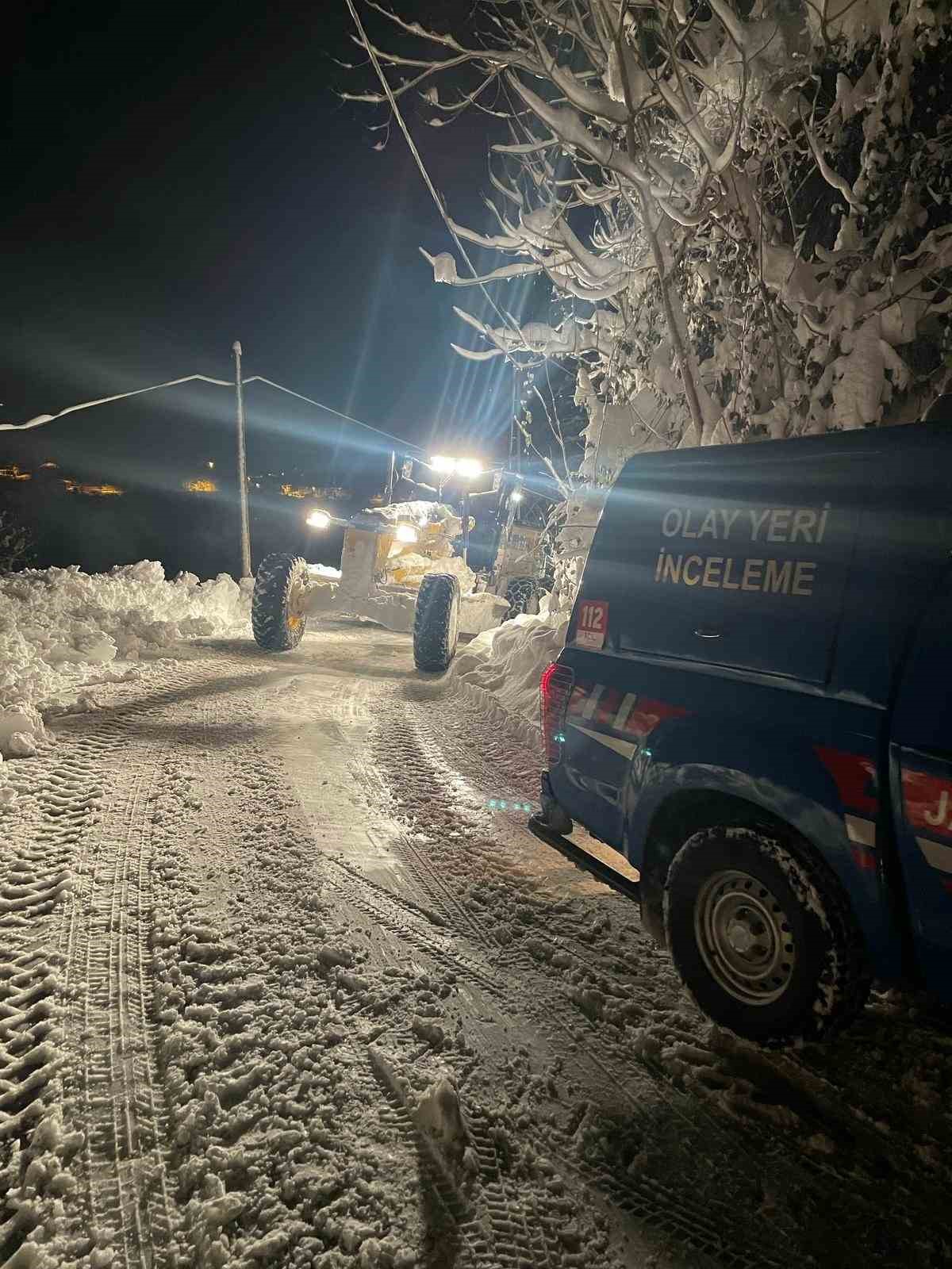 rizede esinin arayip ulasamadigi sahis evinde olu bulundu FbDX1f9k