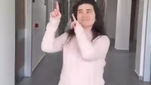 saglik calisanlarindan normal dogum icin dansli paylasim Z4ROE387