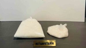 samsunda 1 kilo 300 gram metamfetamin ele gecirildi 3 gozalti vOaFQ4C4