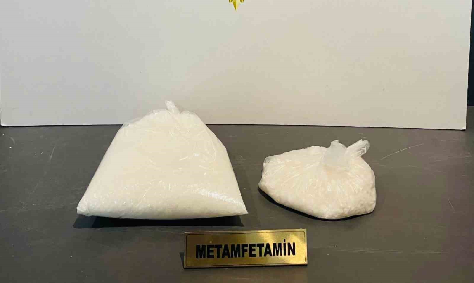 samsunda 1 kilo 300 gram metamfetamin ele gecirildi 3 gozalti vOaFQ4C4