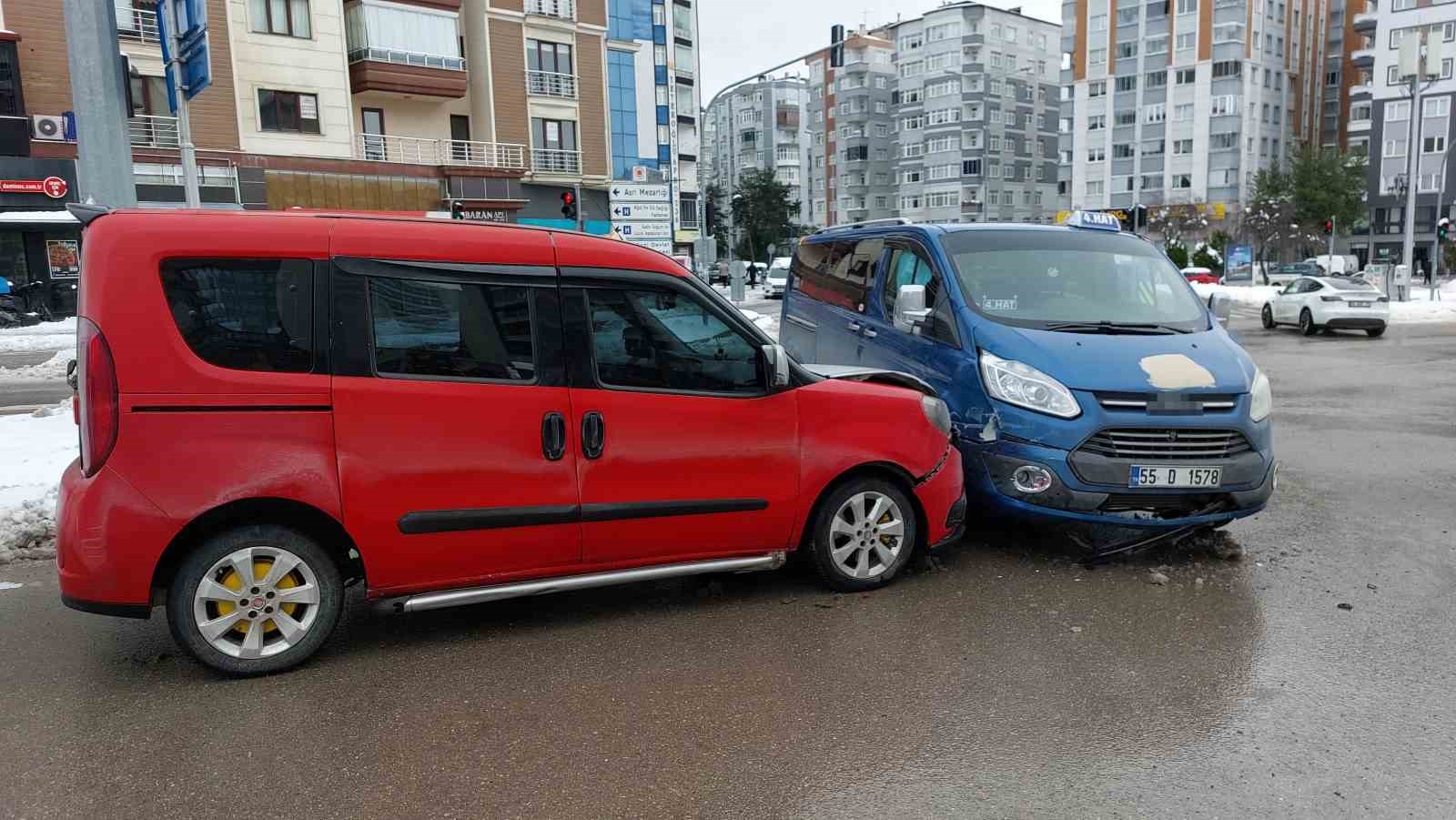 samsunda iki dolmus carpisti 1 yarali lmlF1cEG