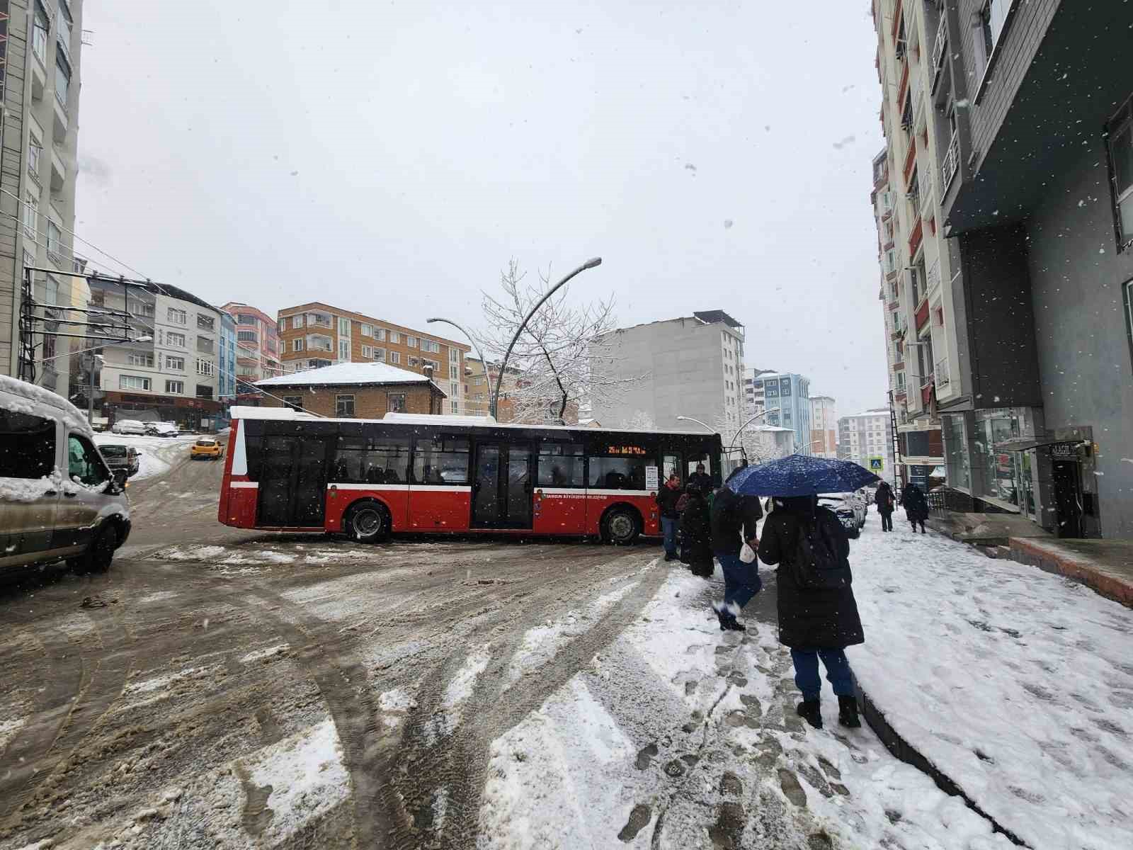 samsunda kar cileye donustu ulasimda aksamalar meydana geldi 3OdNK9AM