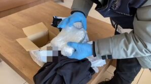 samsunda kargo posetinden 400 gram kokain cikti 2 gozalti T2QinS5q