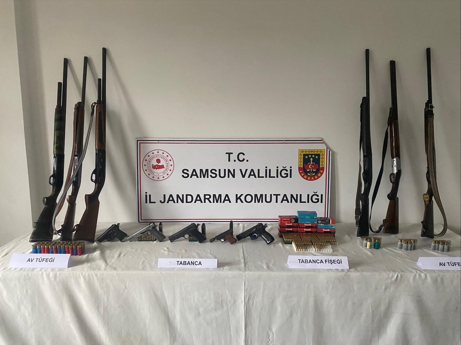 samsunda ruhsatsiz silah ve muhimmat ele gecirildi Hrtp2uTh