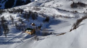 savsatin maden koyu geleneksel ahsap mimarisi ve dogal guzellikleriyle buyuluyor sJGVAdHN