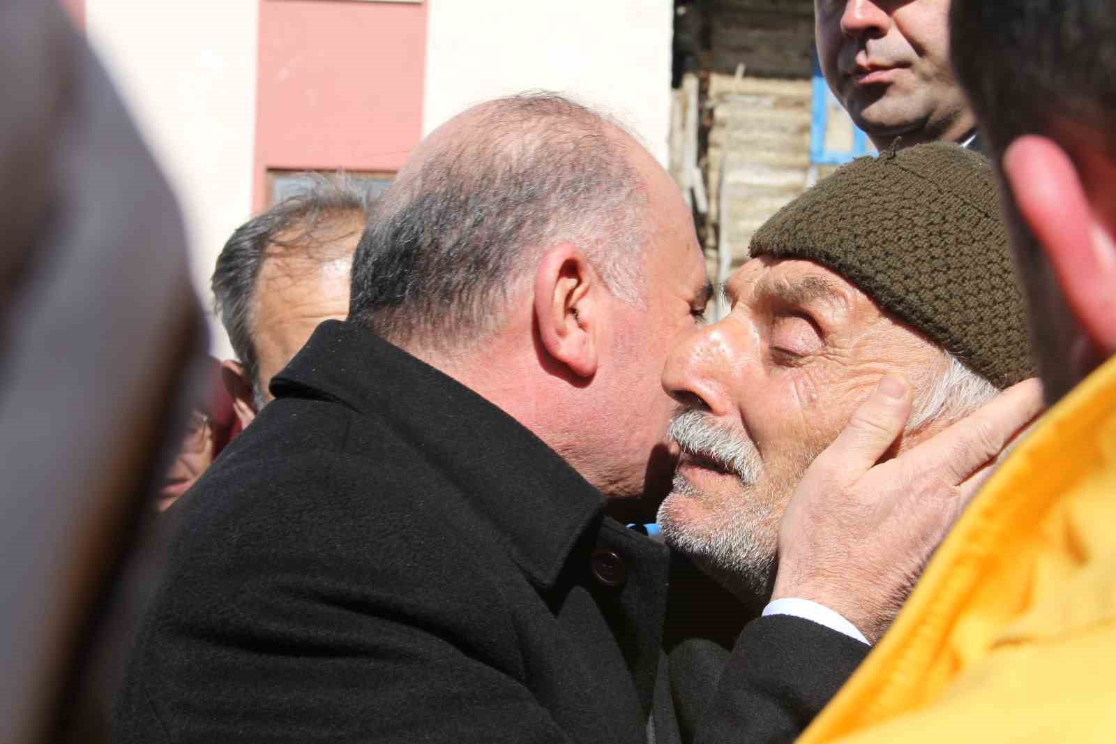 sehit oglunu son yolculuguna ugurlayan baba asker oglum vatana helal olsun 3USpCC4Y