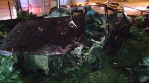 surucu direksiyon hakimiyetini kaybetti otomobil bahceye uctu CpAPqsl6