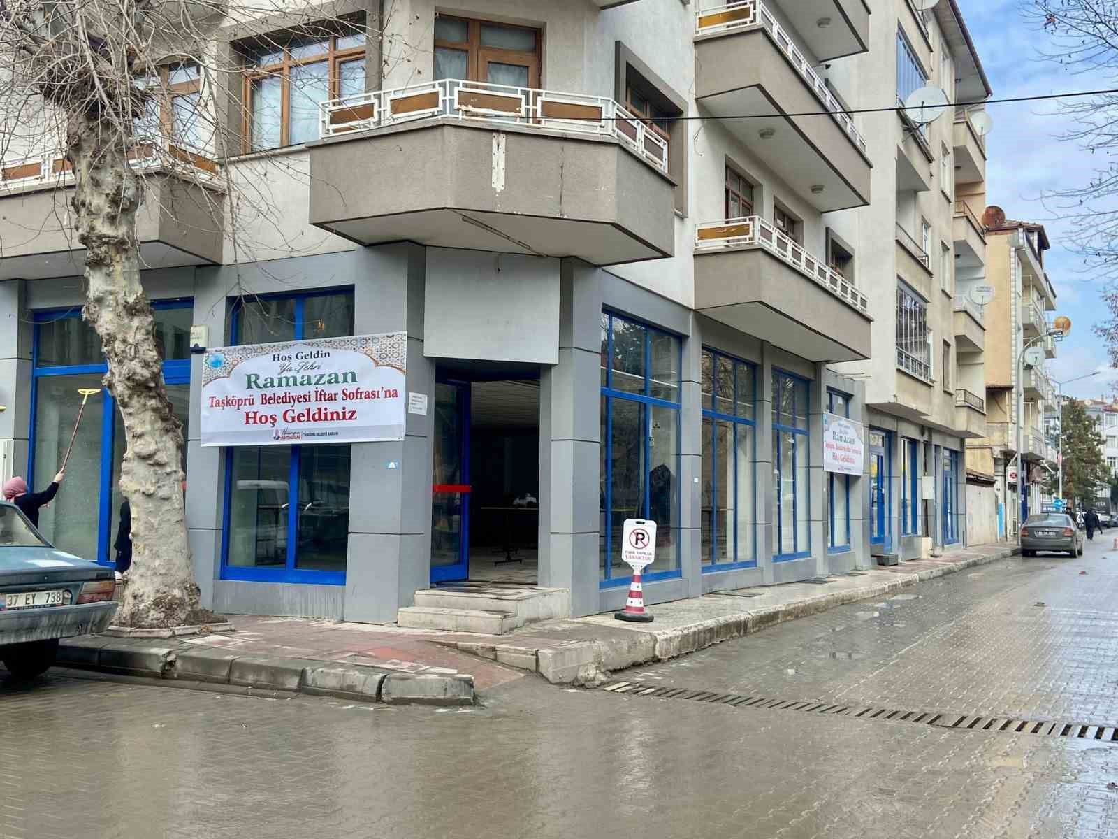 taskopru belediyesi iftar cadirini bu yil kapali alanda kuracak AcmBg53Q