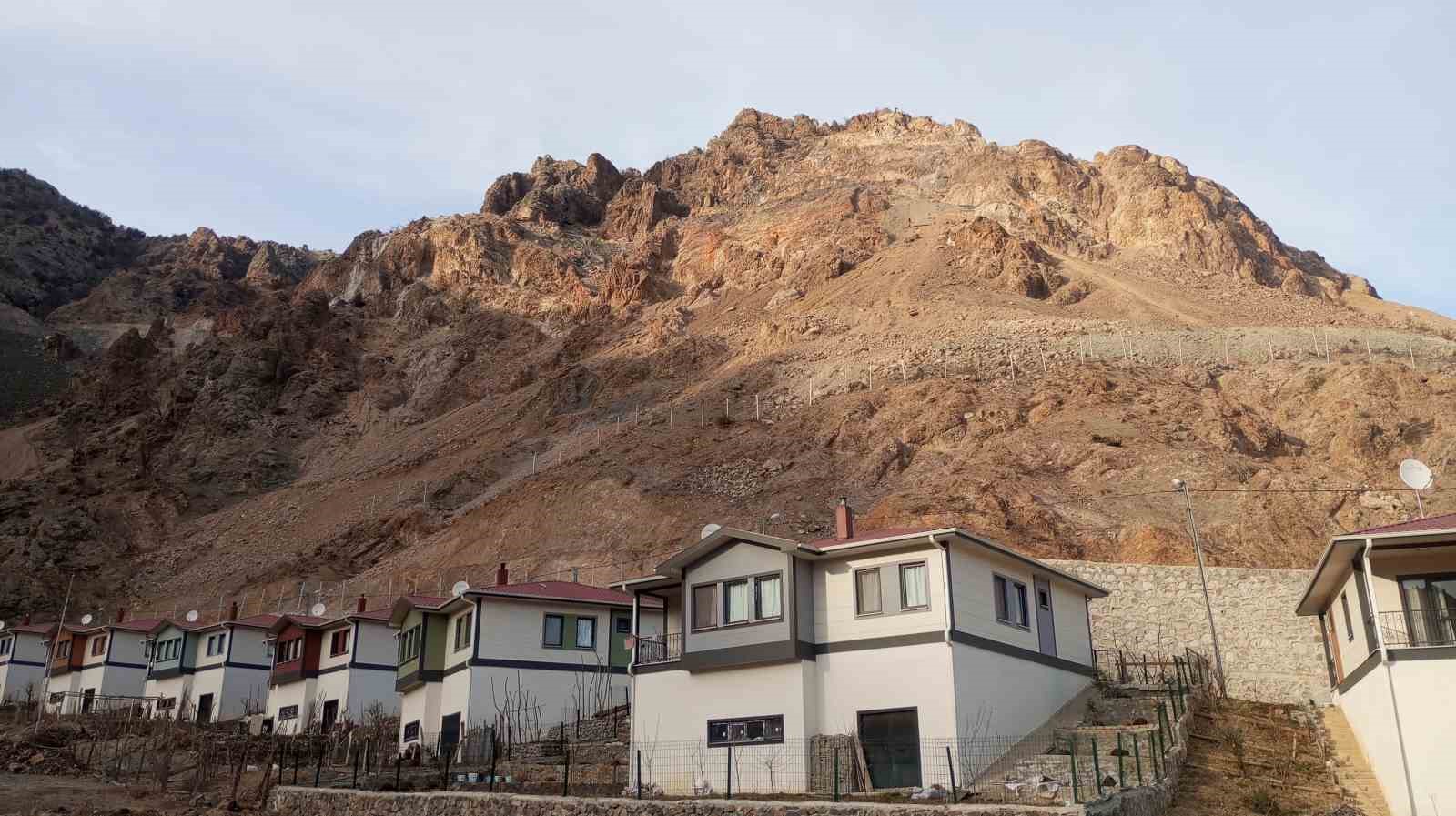 tekkale koyunu tehdit eden kayalar icin tel orgu cozum M833RLLa