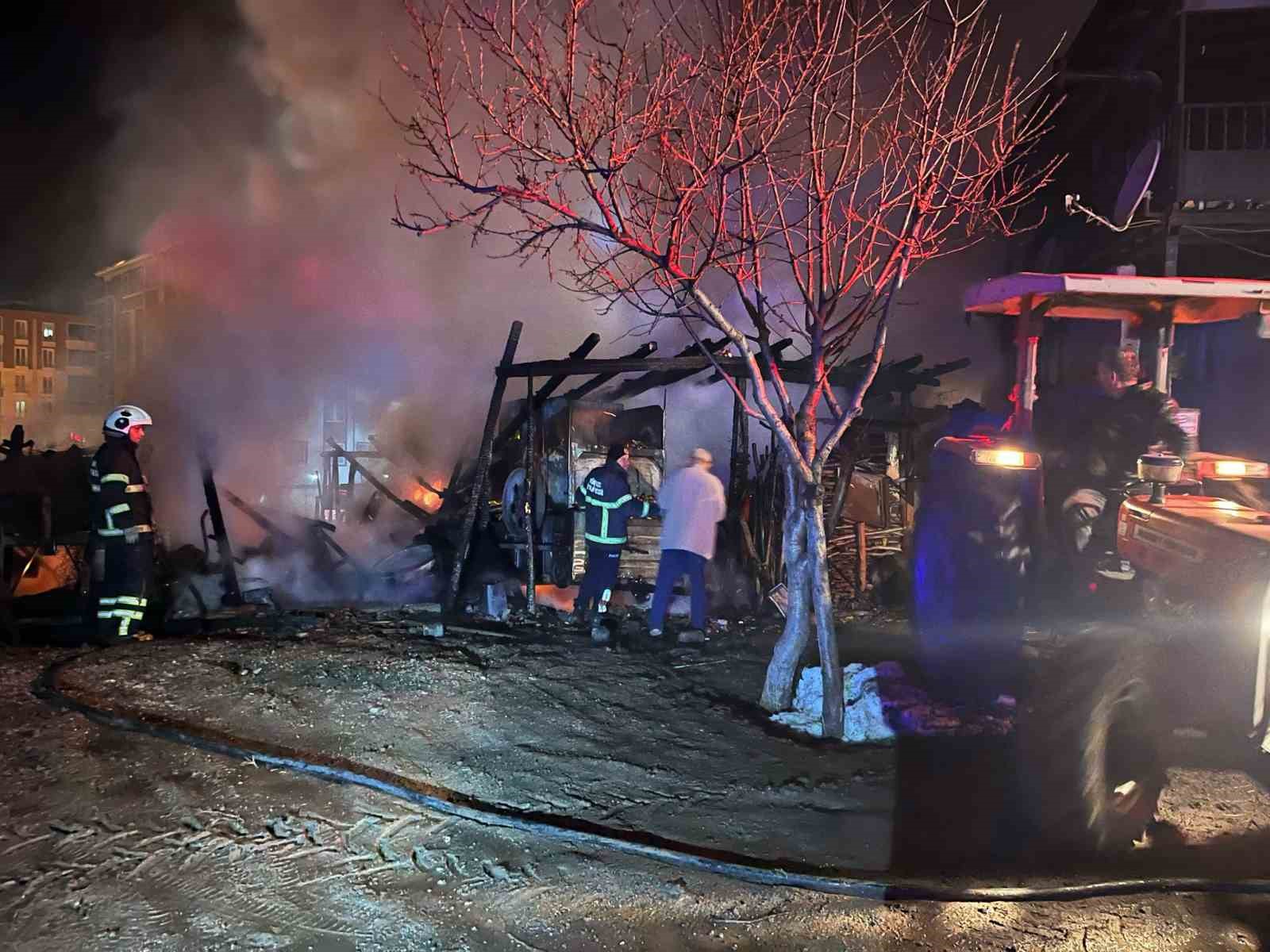 tokatta geceyi aydinlatan yangin korkuttu r18HLiwD