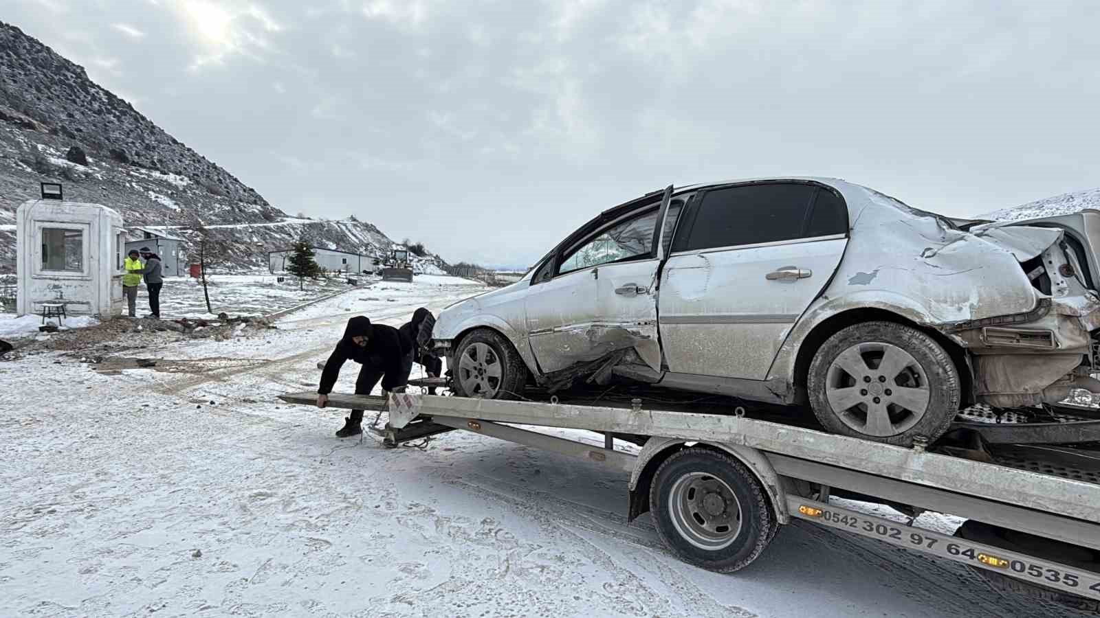 tokatta guvenlik kulubesine carpan otomobil surucusu yaralandi F7hk1wqr