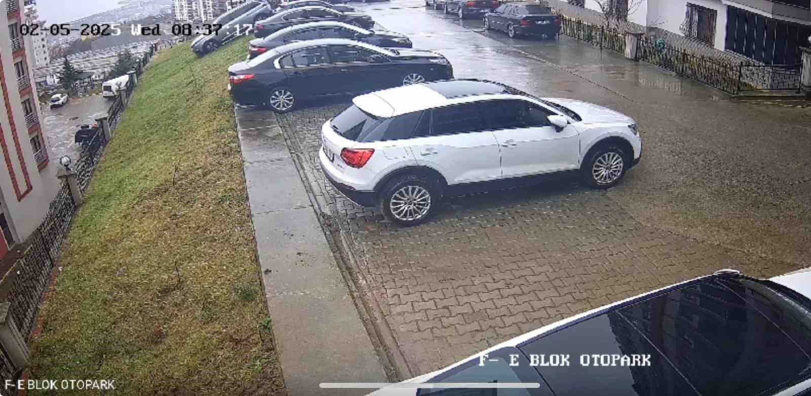 trabzonda sitedeki kaza ani guvenlik kamerasina yansidi UC1rJAwS
