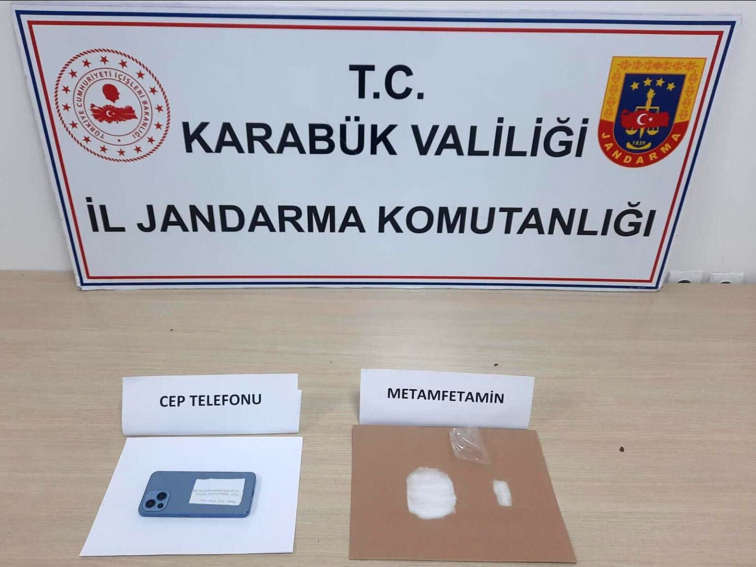 uyusturucuyu makatina saklayarak kurtulmaya calisti