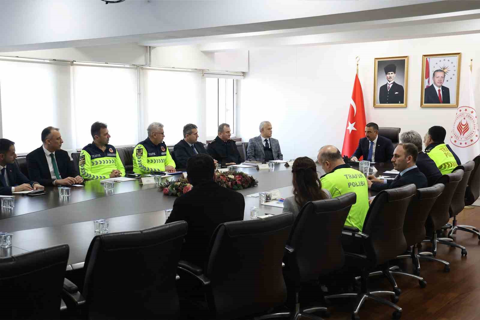 vali osman hacibektasoglu baskanliginda trafik guvenligi toplantisi gerceklestirildi UvjvYZZ8