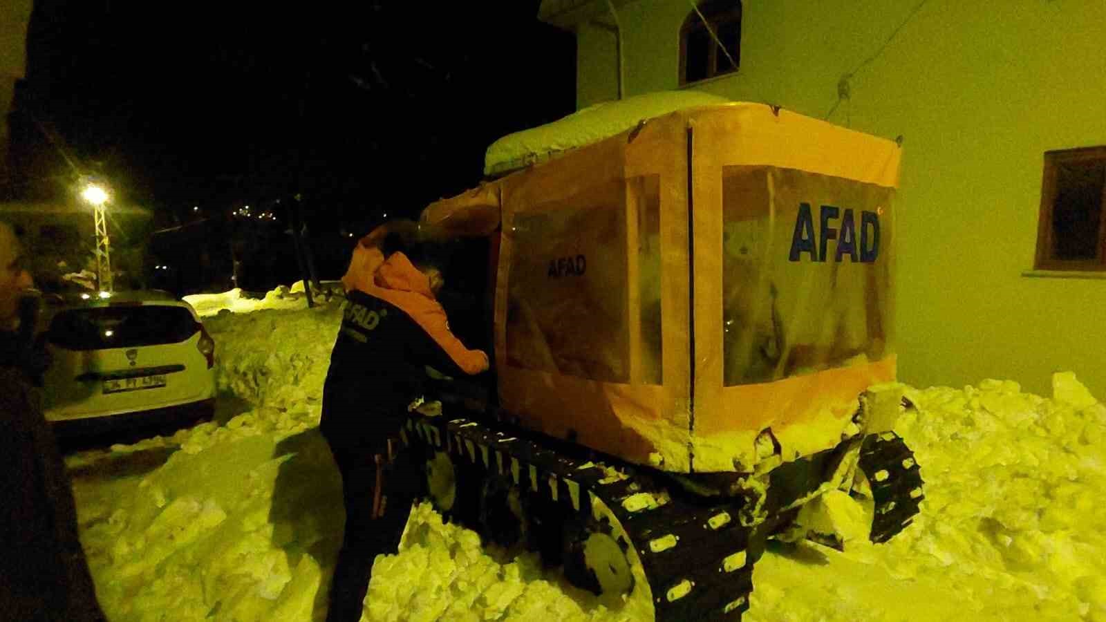 yolu karla kapanan koydeki hasta icin seferber oldular GzzWHJgp