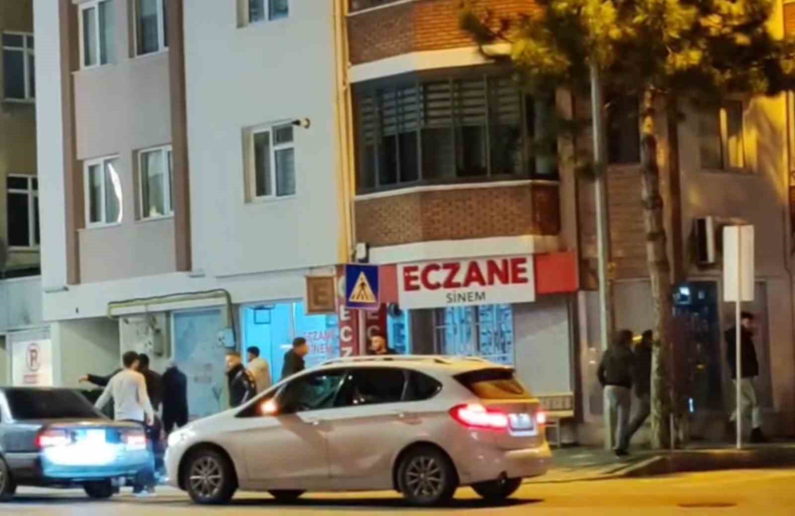 yumruklarin havada ucustugu kavgada silah sesleri yukseldi o anlar kamerada 375mlDRC