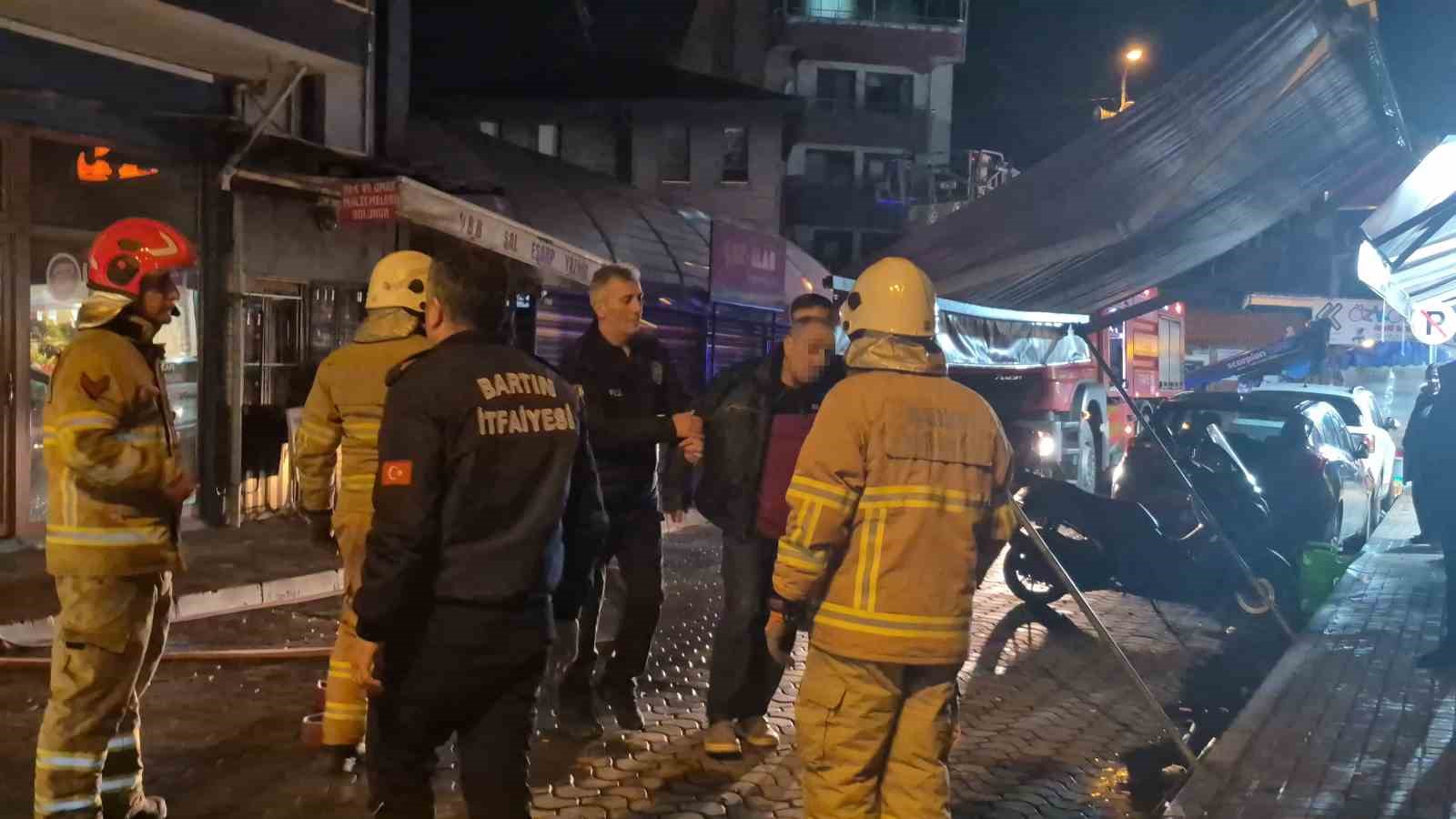 zihinsel engelli sahis polisleri ve itfaiyecileri alarma gecirdi syHZAkQH