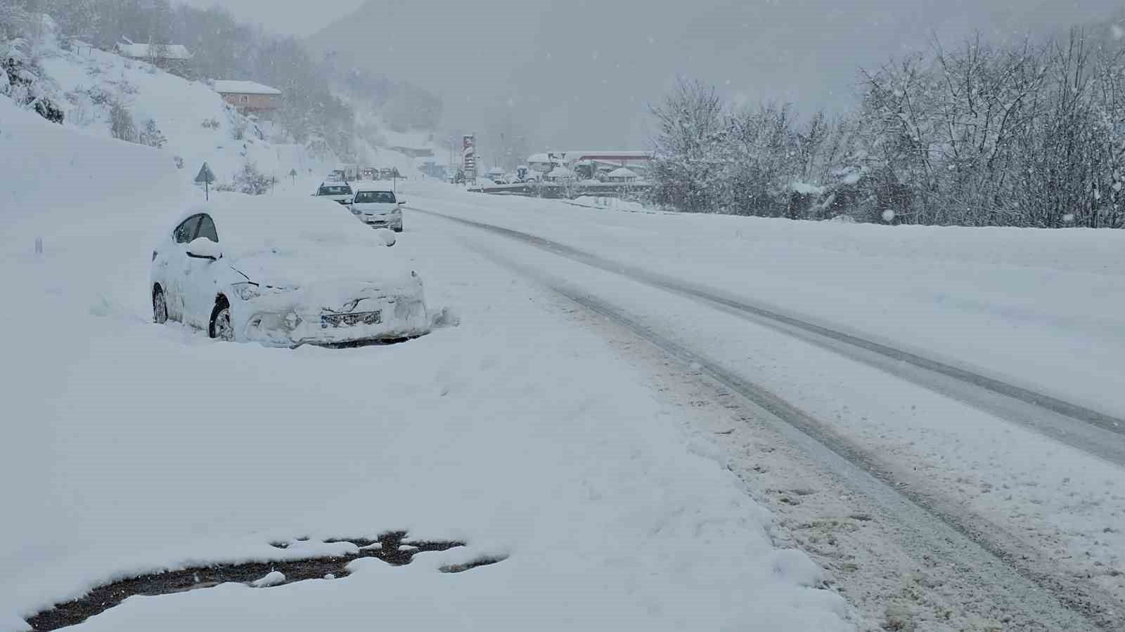 zonguldakta kar yagisi etkisini surduruyor 121 koy yoluna ulasim saglanamiyor g2maF78z