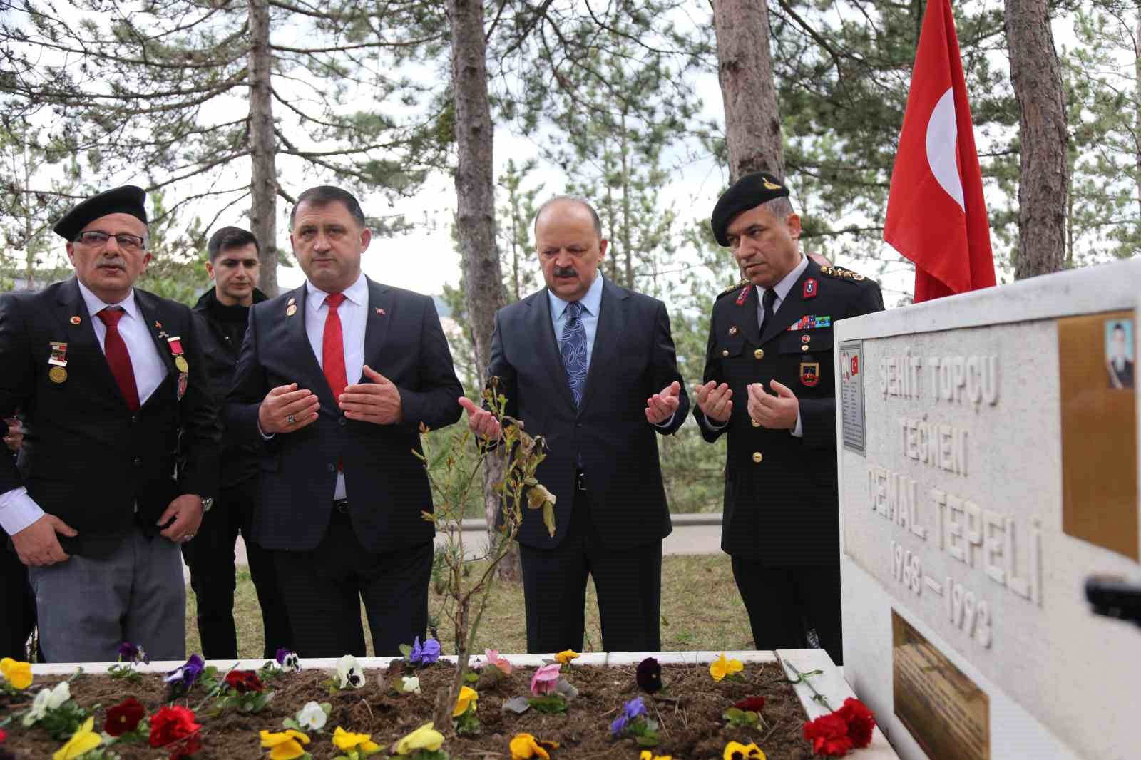 18 martta sehitler kabirleri basinda anildi QbF6pzVp