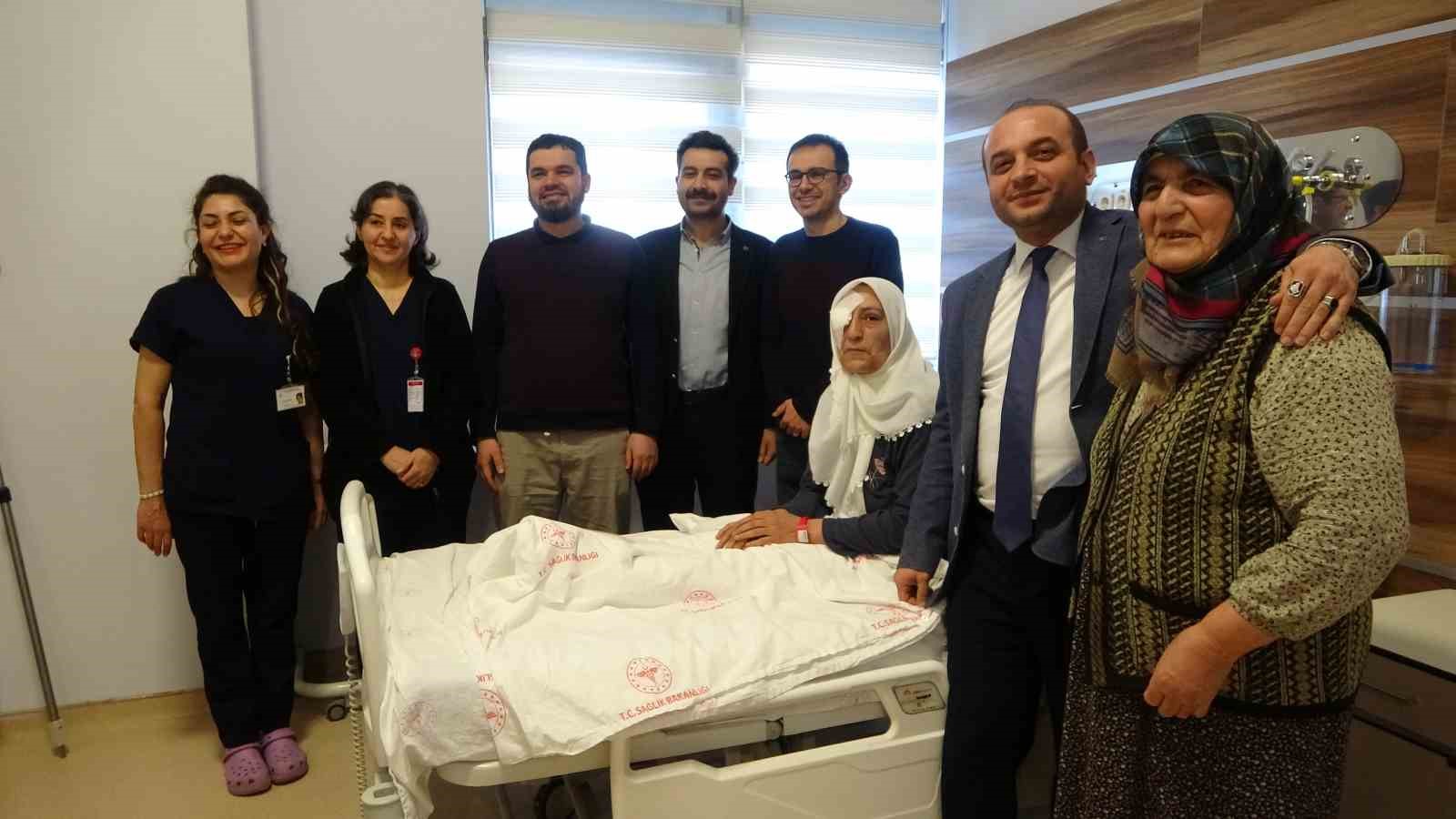 40 yildir yasadigi gorme kaybindan kornea nakliyle kurtuldu 5L6FB13p