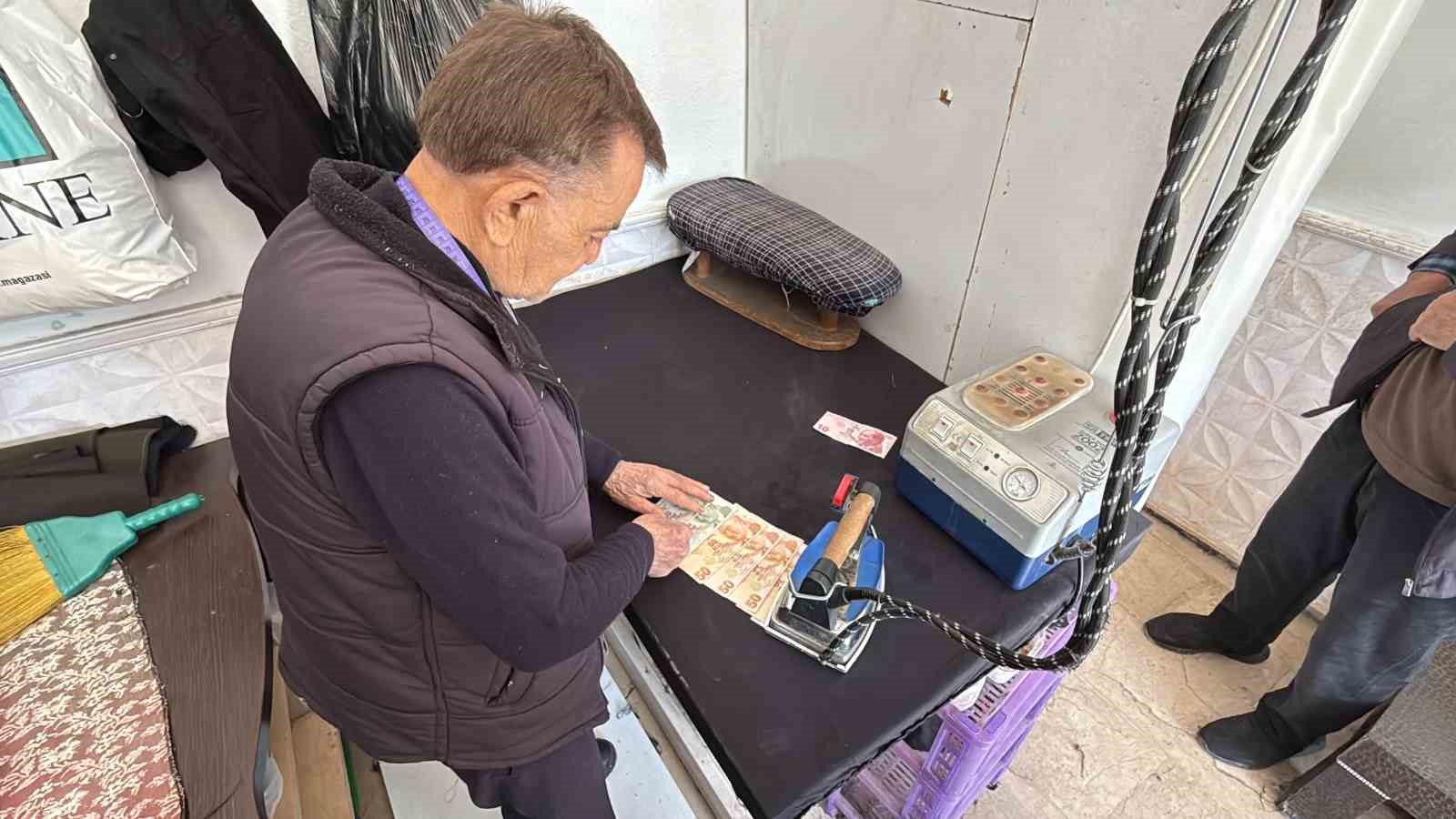 47 yillik terzi aldigi ve verdigi tum paralari utuluyor MVl5ScIC