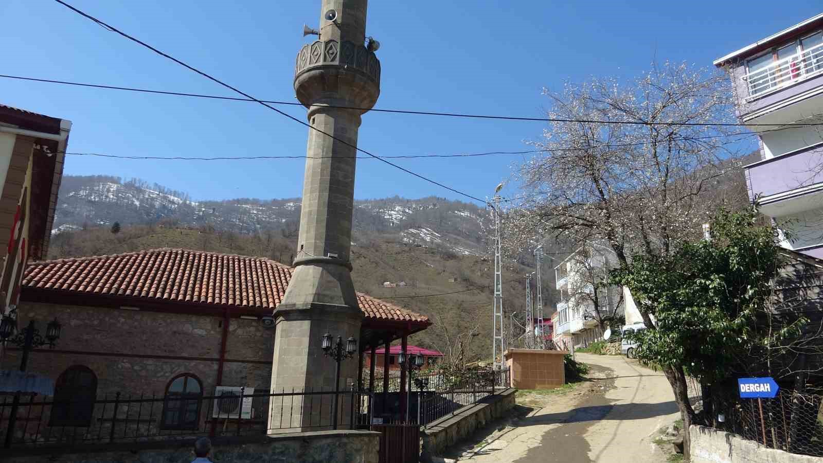 500 yillik camide kok boya ile resmedilen tasvirler dikkat cekiyor 5gbt8Eqe
