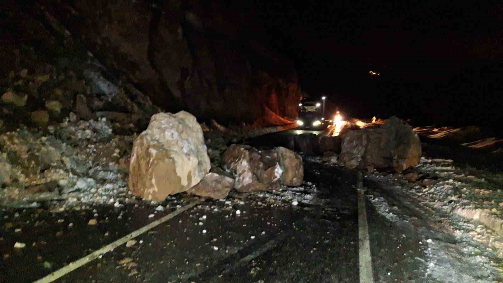 artvin ardahan karayolunda heyelan