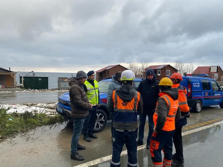 artvinde tunel icinde gurcistan plakali bir tir yandi 5 yarali