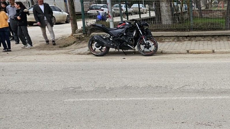 atv ile otomobil carpisti 1i agir 2 yarali stqXHi8r
