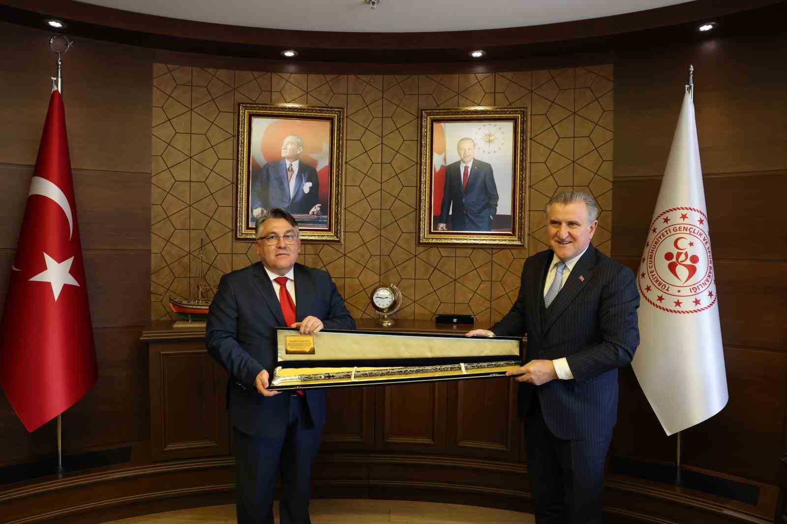 bakan bak rektor ozolceri makaminda kabul etti XvFAgEcs