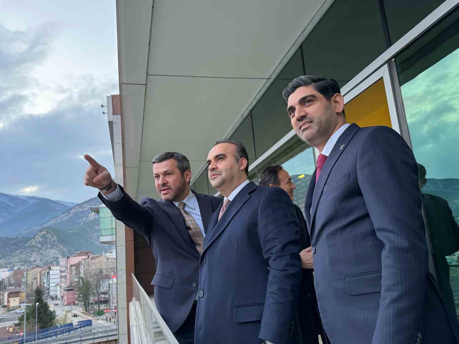 bakan kacir turkiye avrupa birligi icin onemli tedarik ve uretim merkezi tBJXb8EP